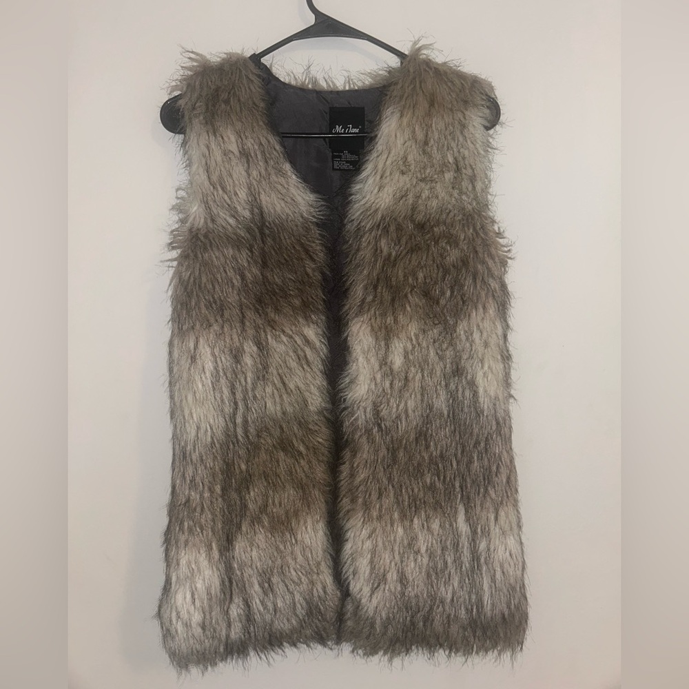 Me Jane Faux Fur Vest in Gray and Cream